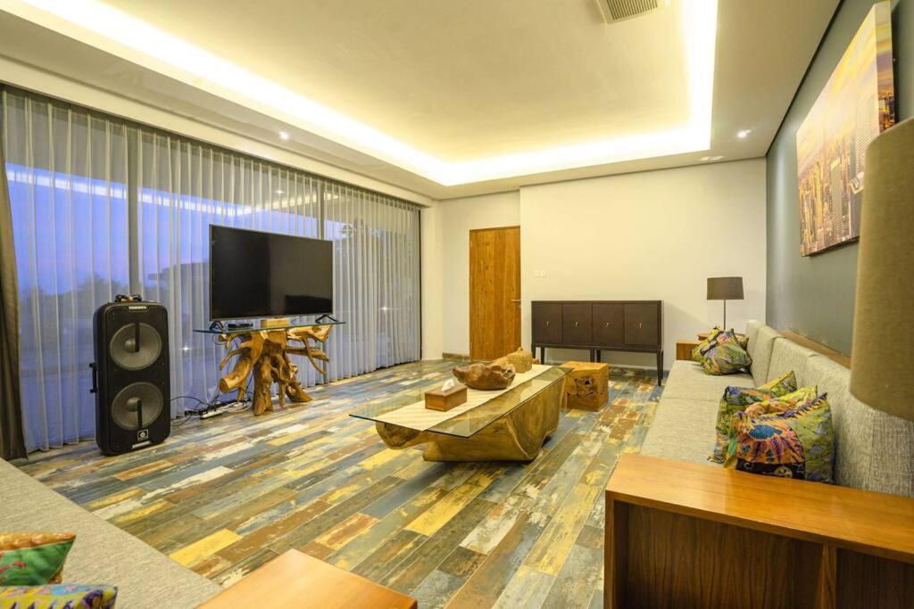 Grand Villa Uluwatu อูงาซัน ภายนอก รูปภาพ