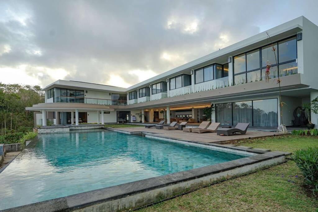 Grand Villa Uluwatu อูงาซัน ภายนอก รูปภาพ
